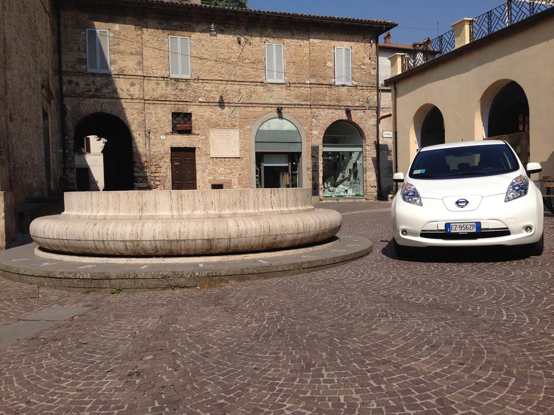 Nissan LEAF, dall’ombelico d’Italia al centro della capitale - image 010163-000089096 on https://motori.net