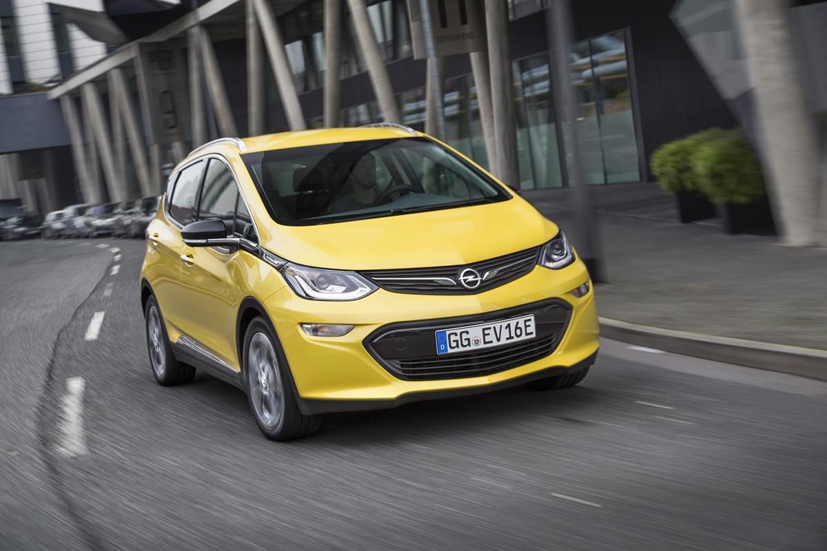 Opel Ampera-e vince il ‘Paul Pietsch Award’ per le tecnologie innovative - image 022233-000206131 on https://motori.net