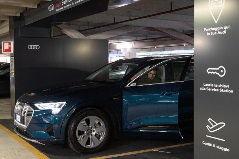 La tecnologia Jaguar che risveglia i guidatori - image Audi-Service-Station_002 on https://motori.net