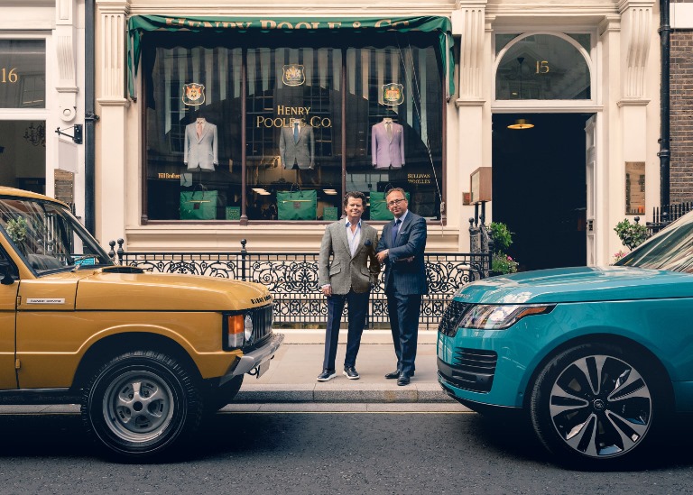 Land Rover e Henry Poole creano un tessuto per i 50 anni di Range Rover - image Henry-Poole_Gerry-McGovern_-Simon-Cundey on https://motori.net