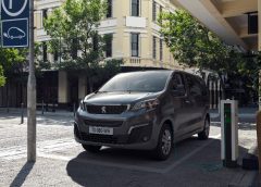 Renault Twingo elettrica, ora anche in Italia - image NUOVO-PEUGEOT-e-TRAVELLER-Next-Gen-Travel-2_0-240x172 on https://motori.net