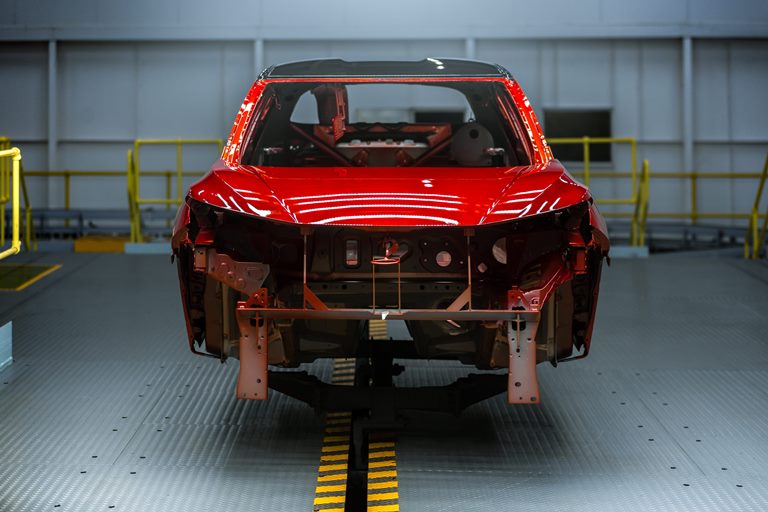 Nasce il Bosco Mazda all’Appia Antica - image nissan-juke-2-tone-paint-process-7-source on https://motori.net