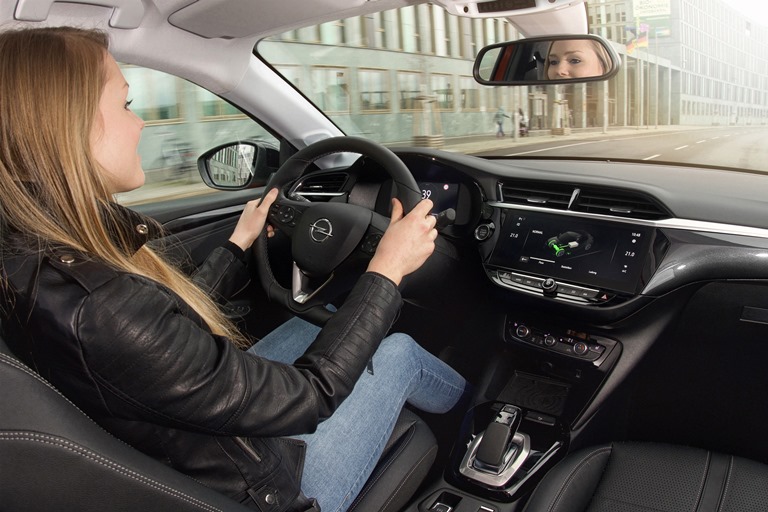 Simulatore di autonomia per le Opel elettriche - image Opel-Corsa-e on https://motori.net