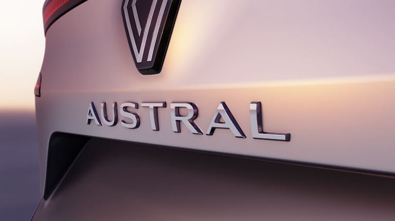 XCeed si veste di nero - image Renault-Austral on https://motori.net