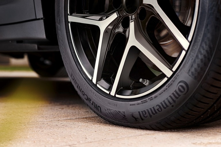 Toyo Tires partner di Ken Block - image Conti_UltraContact on https://motori.net