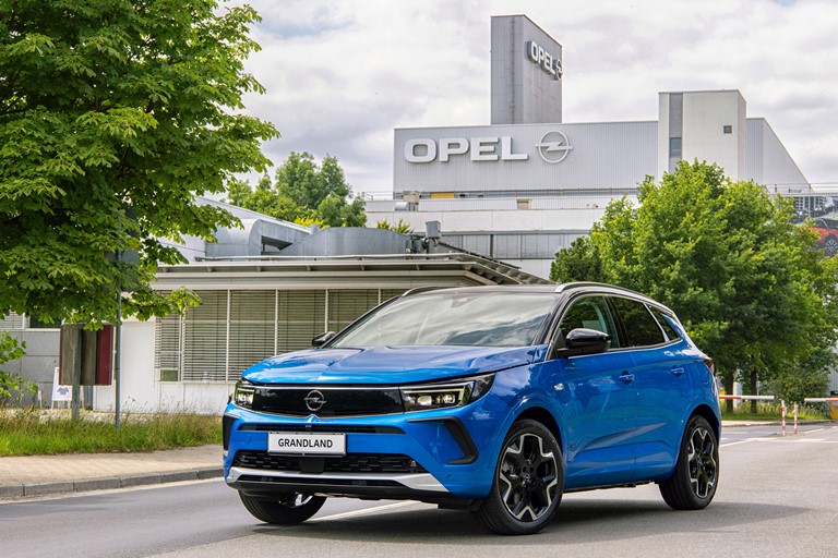 Nuova identità visuale della rete Dacia - image Opel-Grandlanc-Eisenach on https://motori.net