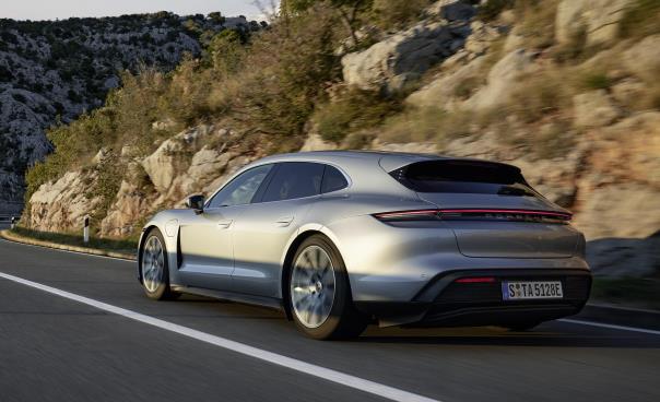 Il futuro a idrogeno inizia adesso - image Porsche-Taycan-TS on https://motori.net