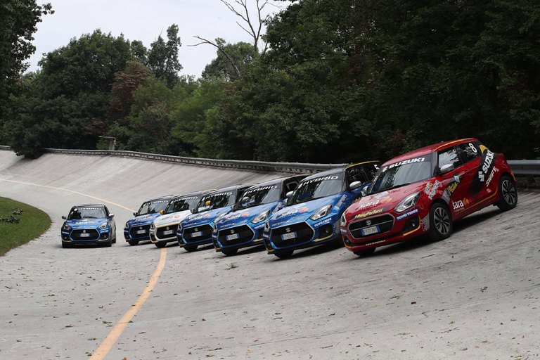 Un agguerrito gruppo di piloti alla ADAC Opel e-Rally Cup 2022 - image Suzuki-rally on https://motori.net