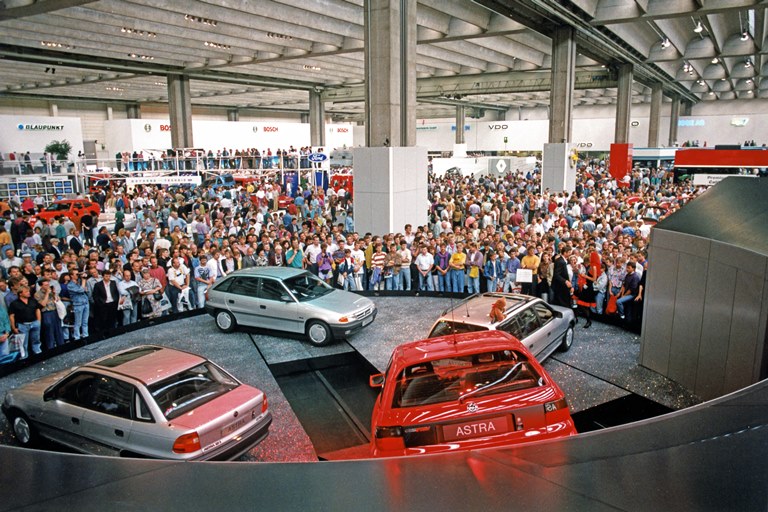 L’auto che ha messo le ruote alla Romania - image 1991-IAA-Opel-Astra-F on https://motori.net