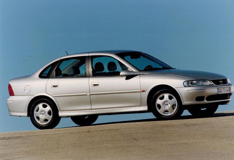BMW torna in Alta Badi con il BMW xDrive Experience - image 1999-Vectra-B-4-porte on https://motori.net