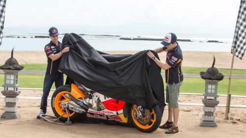 Repsol Honda Team, MotoGP: svelata nuova livrea per la stagione 2015 - image 001145-000020849-500x280 on https://moto.motori.net