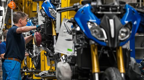 Inizio della produzione 2015 nello stabilimento moto di Berlino: la nuova BMW R 1200 RS - image 001159-000020958-500x280 on https://moto.motori.net