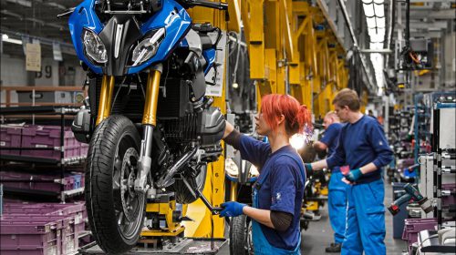 Inizio della produzione 2015 nello stabilimento moto di Berlino: la nuova BMW R 1200 RS - image 001159-000020961-500x280 on https://moto.motori.net