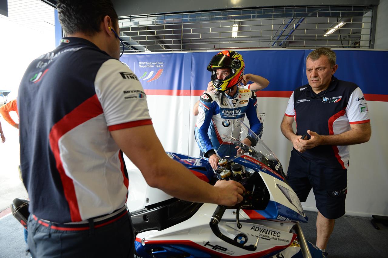 BMW Motorrad Italia SBK Team sulla nuova pista di Buriram - image 001202-000021364 on https://moto.motori.net
