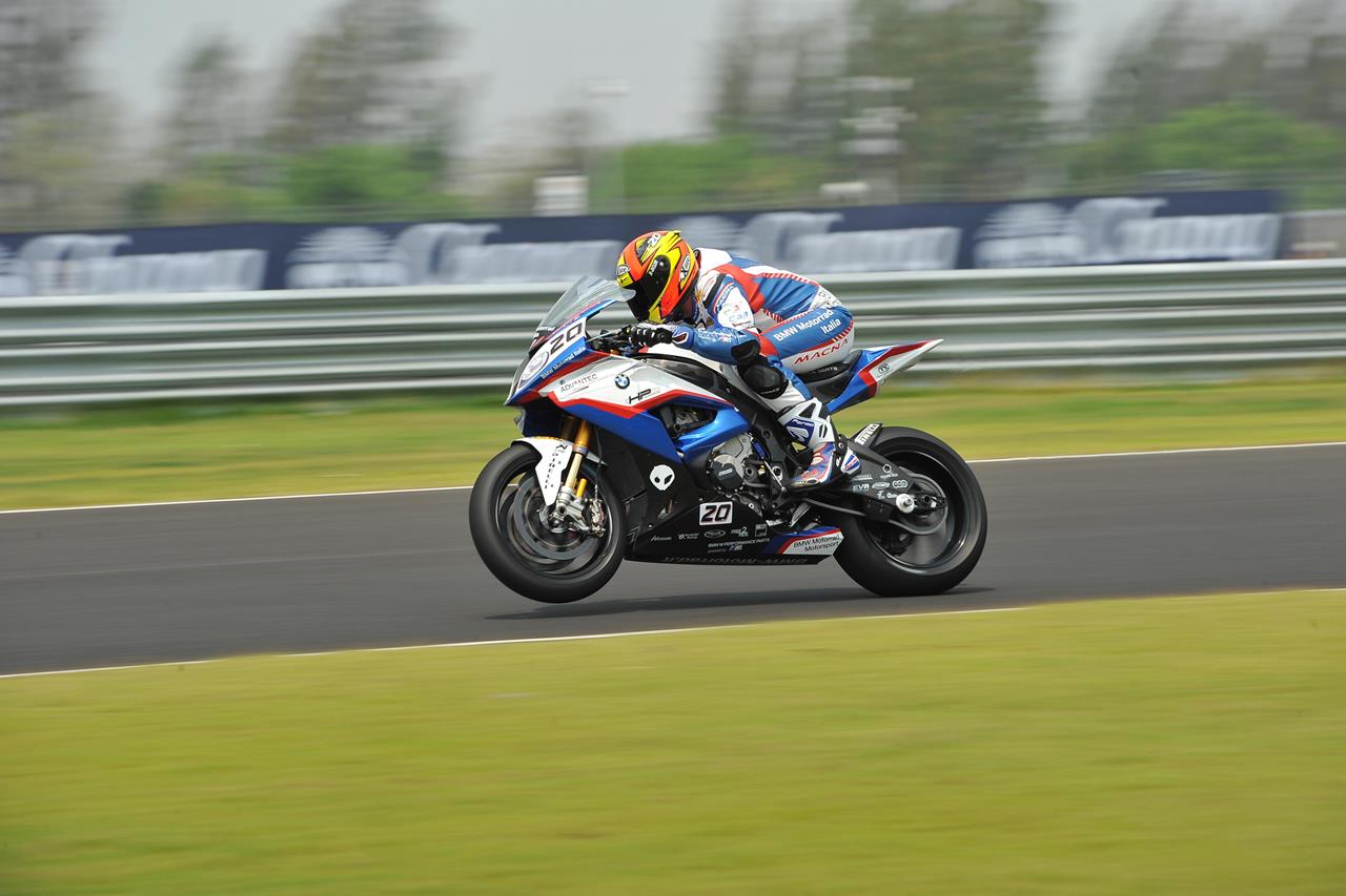 BMW Motorrad Italia SBK Team sulla nuova pista di Buriram - image 001202-000021374 on https://moto.motori.net