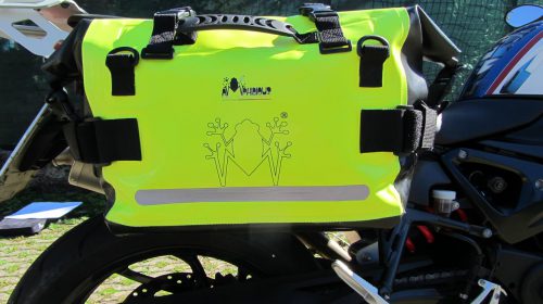 AMPHIBIOUS amplia la gamma accessori moto giallo fluo - image 001294-000022210-500x280 on https://moto.motori.net