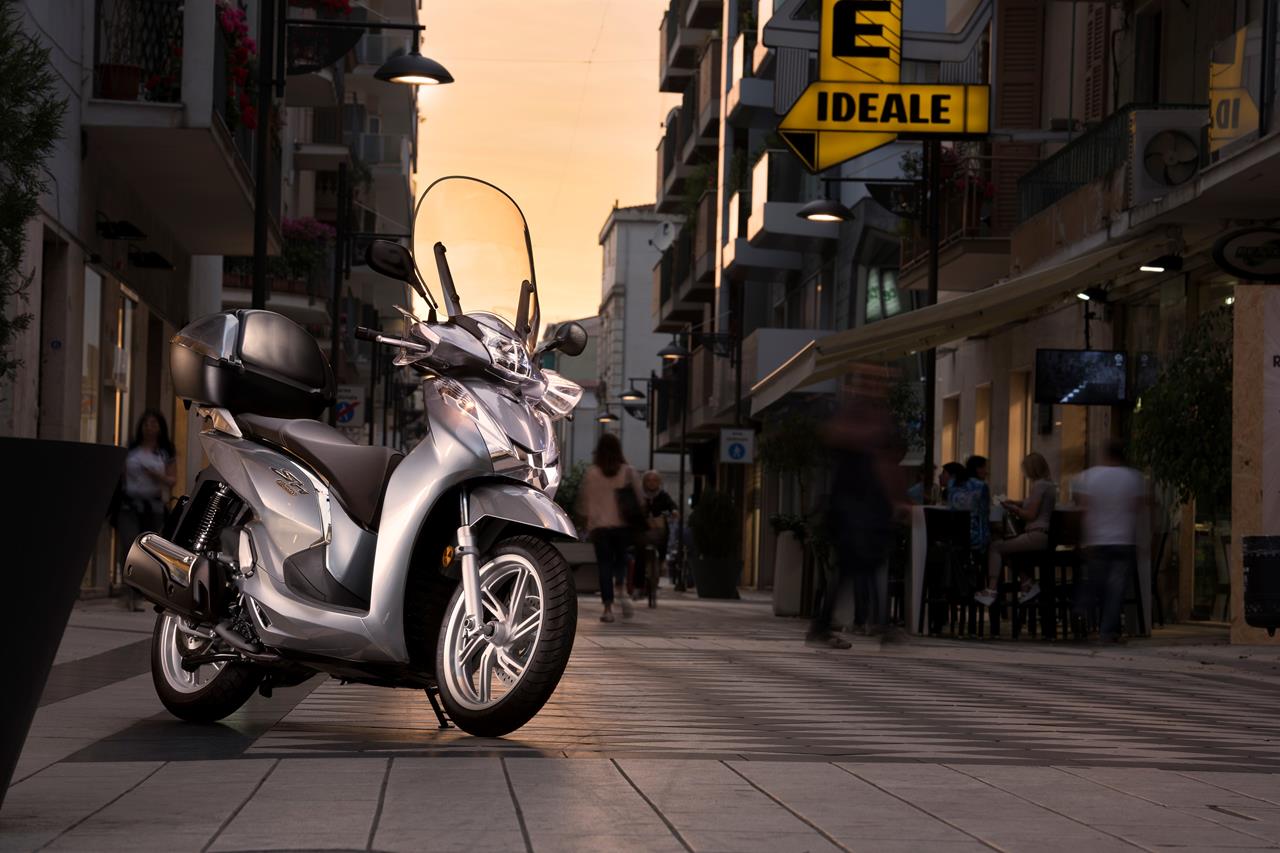 Honda SH300i ABS 2016 - image 001306-000022320 on https://moto.motori.net