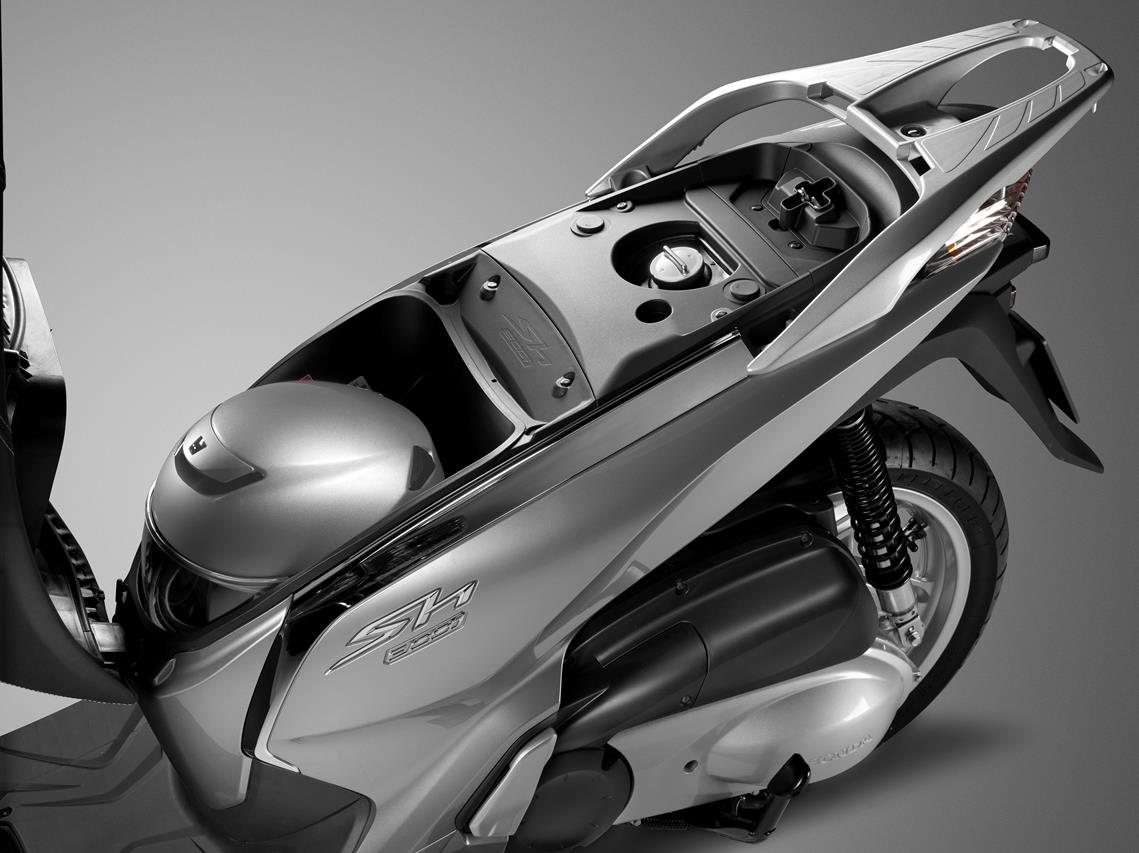 Honda SH300i ABS 2016 - image 001306-000022325 on https://moto.motori.net