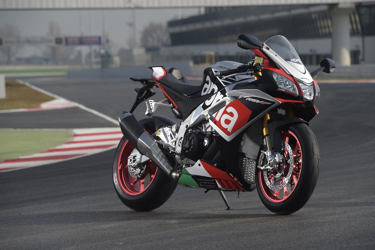 Test Ride Aprilia: V4 on track - image 001334-000022493 on https://moto.motori.net