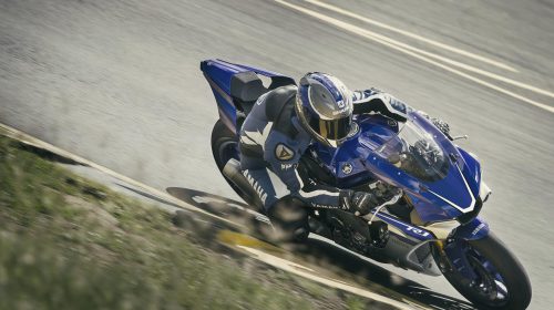 Yamaha R1 Cup 2016 - image 006410-000073641-500x280 on https://moto.motori.net