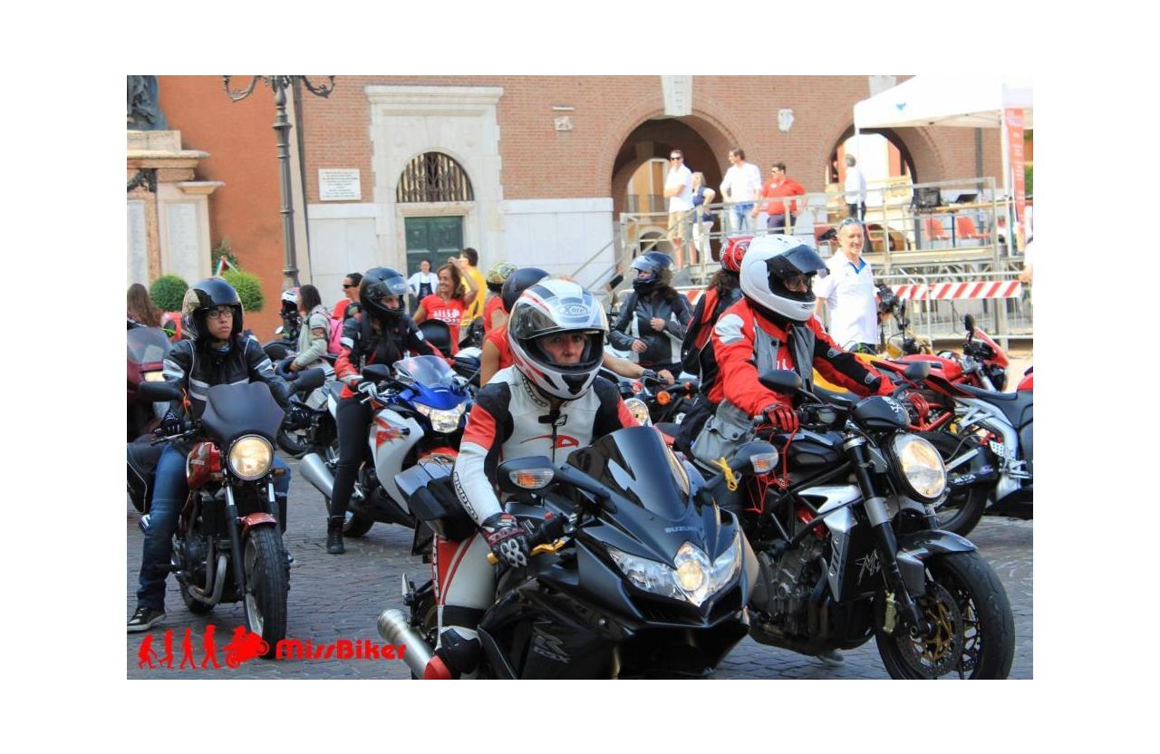 Suzuki con MissBiker A Marostica dal 2 al 5 giugno 2016 - image 009456-000103934 on https://moto.motori.net