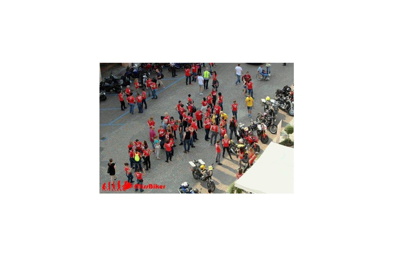 Suzuki con MissBiker A Marostica dal 2 al 5 giugno 2016 - image 009456-000103935 on https://moto.motori.net