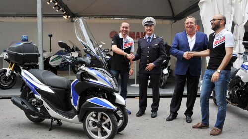 Yamaha e Rossi consegnano la speciale YZF-R1 Replica al vincitore di Charitystars - image 009476-000104172-500x280 on https://moto.motori.net