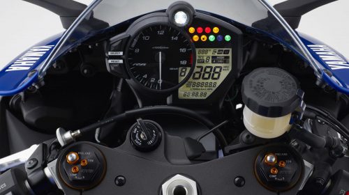 Nuova Yamaha YZF-R6: sofisticata, ridisegnata, eccezionale! - image 009482-000104196-500x280 on https://moto.motori.net
