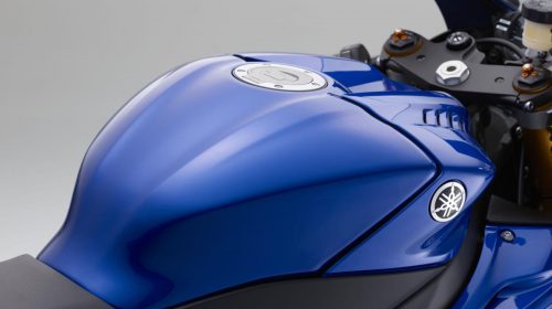 Nuova Yamaha YZF-R6: sofisticata, ridisegnata, eccezionale! - image 009482-000104199-500x280 on https://moto.motori.net