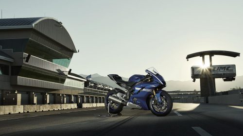Nuova Yamaha YZF-R6: sofisticata, ridisegnata, eccezionale! - image 009482-000104212-500x280 on https://moto.motori.net
