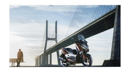 Yamaha svela prezzo e disponibilità del nuovo X-Max 300 - image 009516-000104525-500x280 on https://moto.motori.net