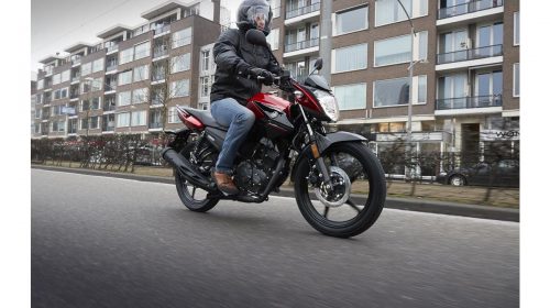 Yamaha presenta la nuova YS125 - image 009518-000104536-500x280 on https://moto.motori.net