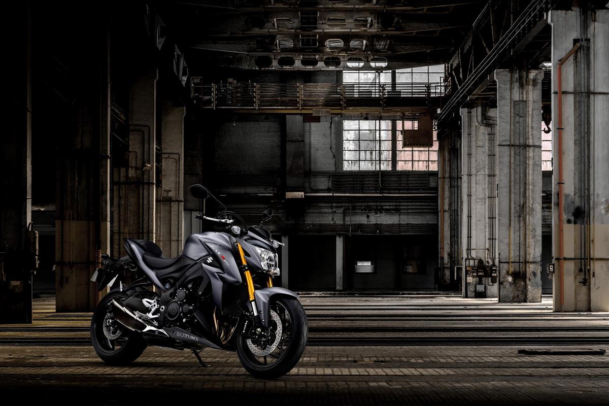 Nuovo listino Suzuki Moto: debuttano V-Strom 1000 2017 e GSX-S1000A/FA 2017 - image 009526-000104603 on https://moto.motori.net