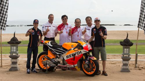 Repsol Honda Team, MotoGP: svelata nuova livrea per la stagione 2015 - image 001145-000020851-500x280 on https://moto.motori.net