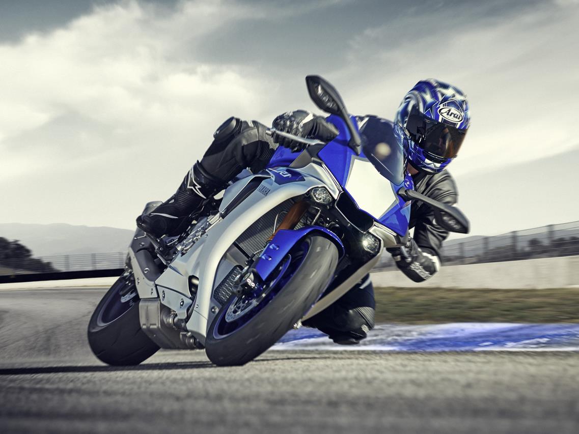 Yamaha ad EICMA 2015 - image 001178-000021214 on https://moto.motori.net