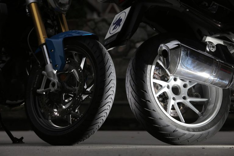 Michelin road 5 pneumatici per moto: più fiducia oggi, più fiducia domani - image 009444-000103819-768x512 on https://moto.motori.net
