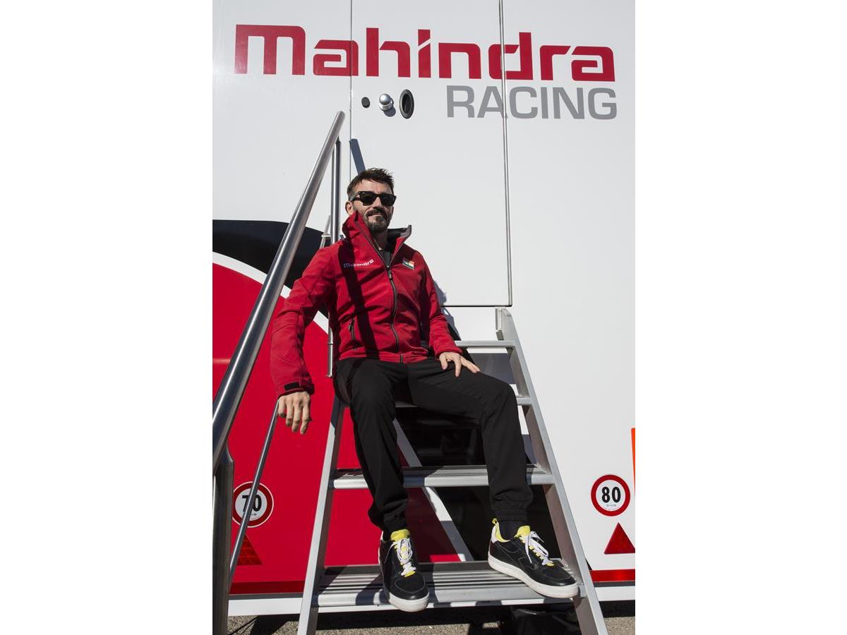Max Biaggi sceglie Mahindra Racing - image 009492-000104321 on https://moto.motori.net