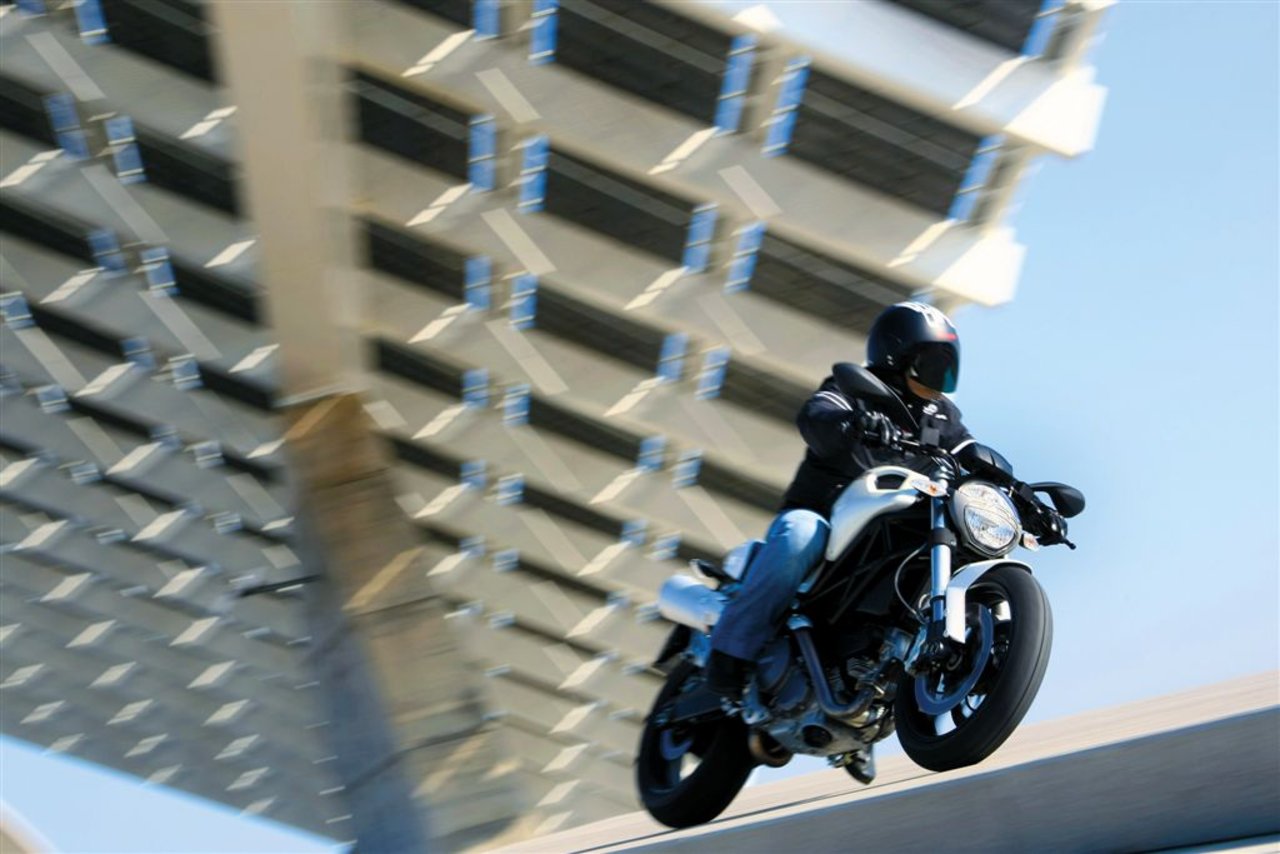 Listino Ducati Monster 696 + ABS Naked Media - image 14543_ducati-monster696-abs on https://moto.motori.net
