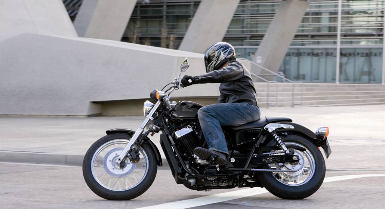 Listino Honda CBF 125 Moto 50 e 125 - image 14749_honda-vt750stwo-tone on https://moto.motori.net