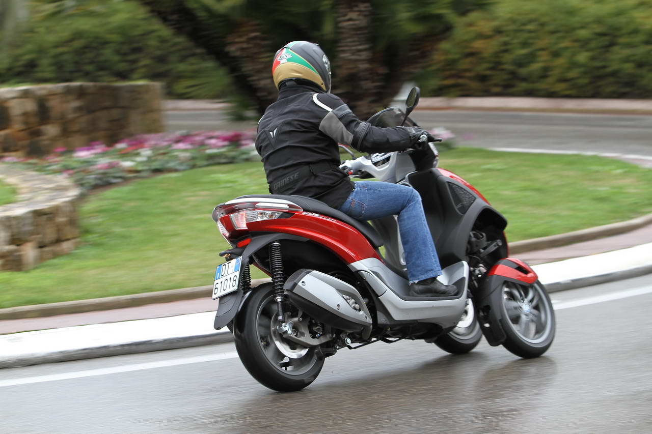Listino Piaggio MP3 300 ie Touring Scooter 150-300 - image 15106_piaggio-mp3300-ie-yourban-lt on https://moto.motori.net